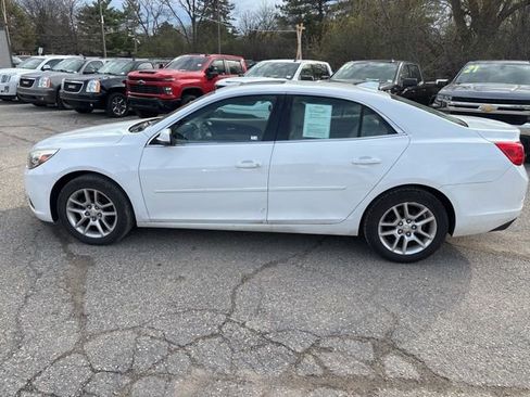 Used 2015 Chevrolet Malibu LT w/ Power Convenience Package FWD image 9