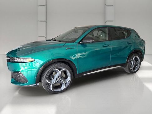New 2026 Alfa Romeo Tonale w/ Active Assist Package AWD/4WD image 4