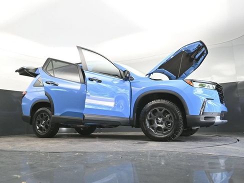 Used 2025 Honda Pilot TrailSport image 36