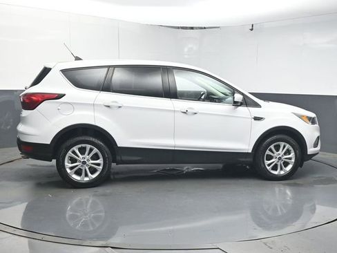 Used 2019 Ford Escape SE image 8