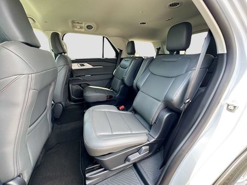 New 2026 Ford Explorer Active w/ Active Comfort Package RWD image 24