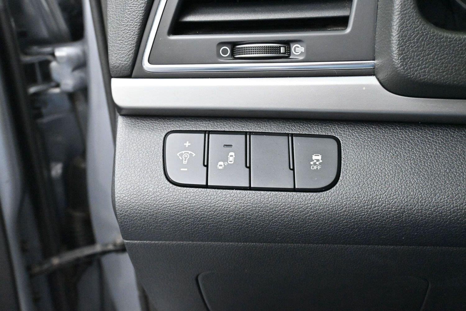 Used 2017 Hyundai Elantra Limited FWD image 20