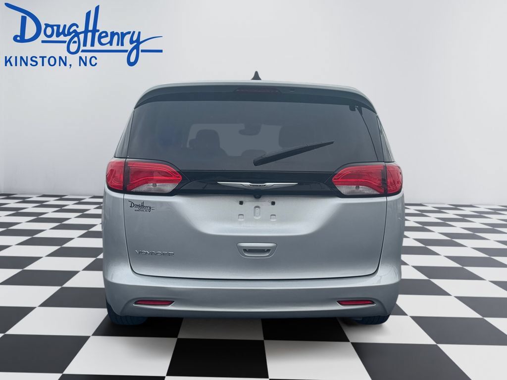 Used 2023 Chrysler Voyager LX FWD image 4