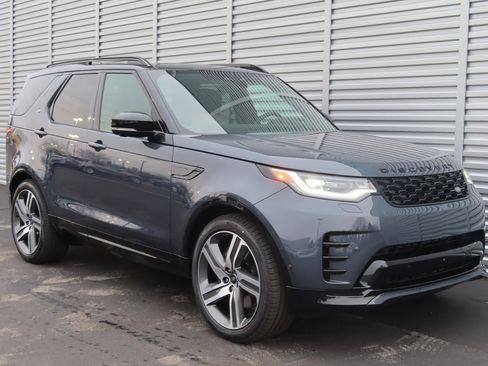 New 2024 Land Rover Discovery Dynamic SE image 13