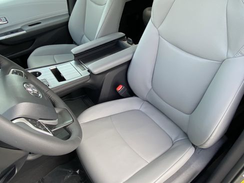 Certified 2026 Toyota Sienna XLE AWD/4WD image 28