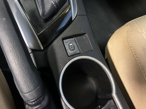 Used 2017 Toyota Corolla LE FWD image 28