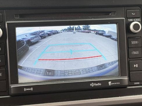 Used 2018 Toyota Tacoma SR5 RWD image 19