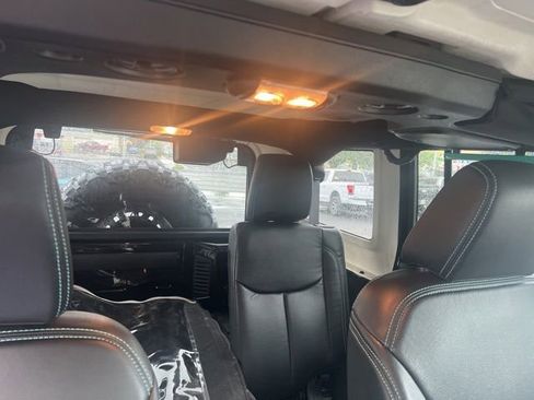Used 2016 Jeep Wrangler Unlimited Sahara w/ Connectivity Group AWD/4WD image 6