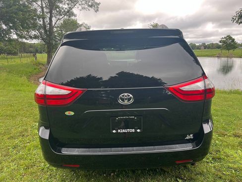 Used 2015 Toyota Sienna LE AWD/4WD image 10