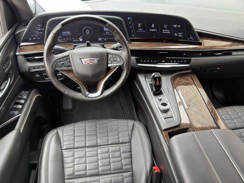 Used 2024 Cadillac Escalade Premium Luxury Platinum AWD/4WD image 12