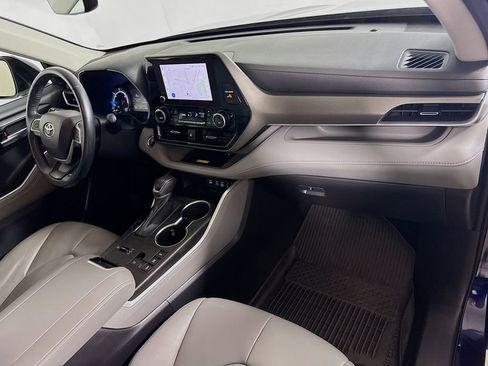 Used 2023 Toyota Highlander XLE AWD/4WD image 30