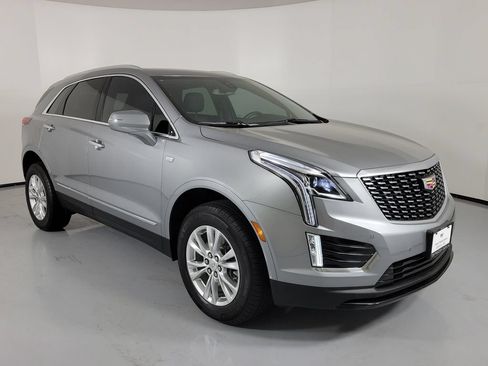 Certified 2025 Cadillac XT5 Luxury FWD image 1