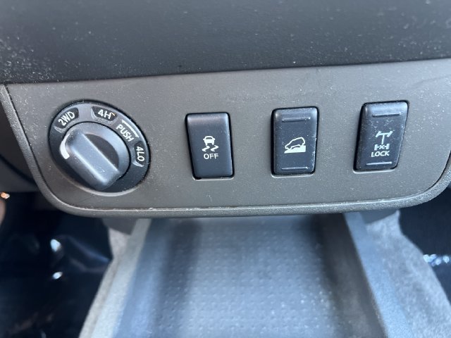 Used 2013 Nissan Xterra PRO-4X AWD/4WD image 24