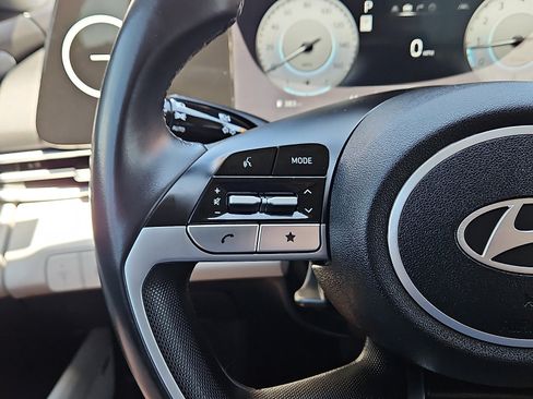 Used 2024 Hyundai Elantra Limited image 18