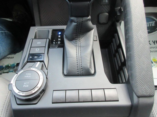 Used 2025 Toyota Tacoma SR5 AWD/4WD image 29