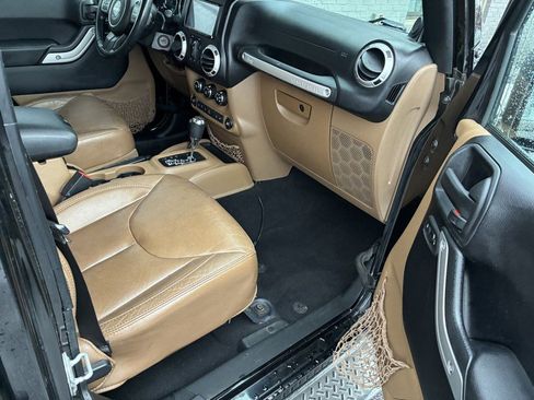 Used 2014 Jeep Wrangler Unlimited Sahara w/ Dual Top Group image 19