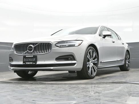 Used 2025 Volvo S90 B6 Ultra w/ Lounge Package image 19