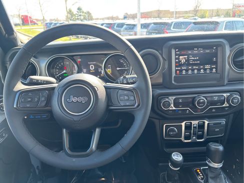 Used 2023 Jeep Wrangler Unlimited AWD/4WD image 13