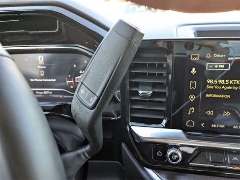 Certified 2025 GMC Sierra 1500 SLT image 16