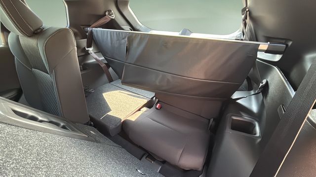 Used 2025 Mitsubishi Outlander ES FWD image 32
