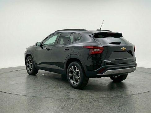 Used 2025 Chevrolet Trax LT image 6
