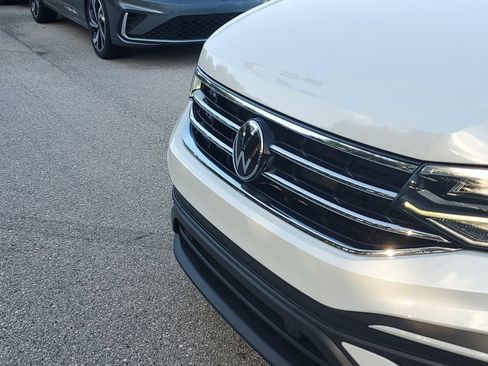 Certified 2023 Volkswagen Tiguan SE w/ Panoramic Sunroof Package FWD image 11