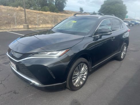 Certified 2024 Toyota Venza XLE image 5