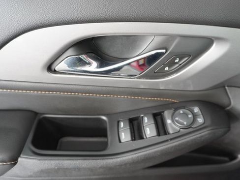 Used 2018 Chevrolet Traverse LT image 20