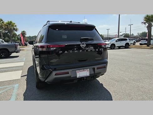 New 2026 Nissan Pathfinder Platinum FWD image 32