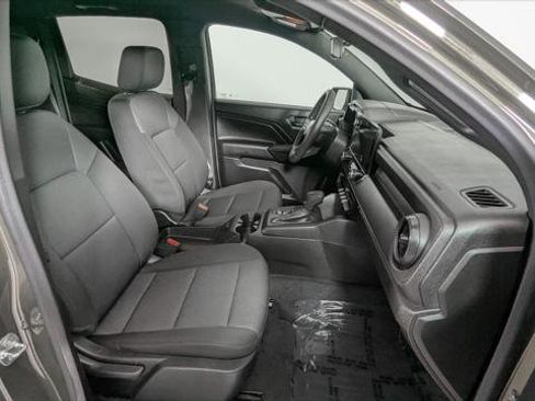 Used 2024 Chevrolet Colorado W/T image 17