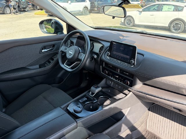 Used 2023 Nissan Rogue SV AWD/4WD image 5