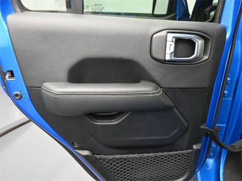 Used 2021 Jeep Gladiator Overland image 14