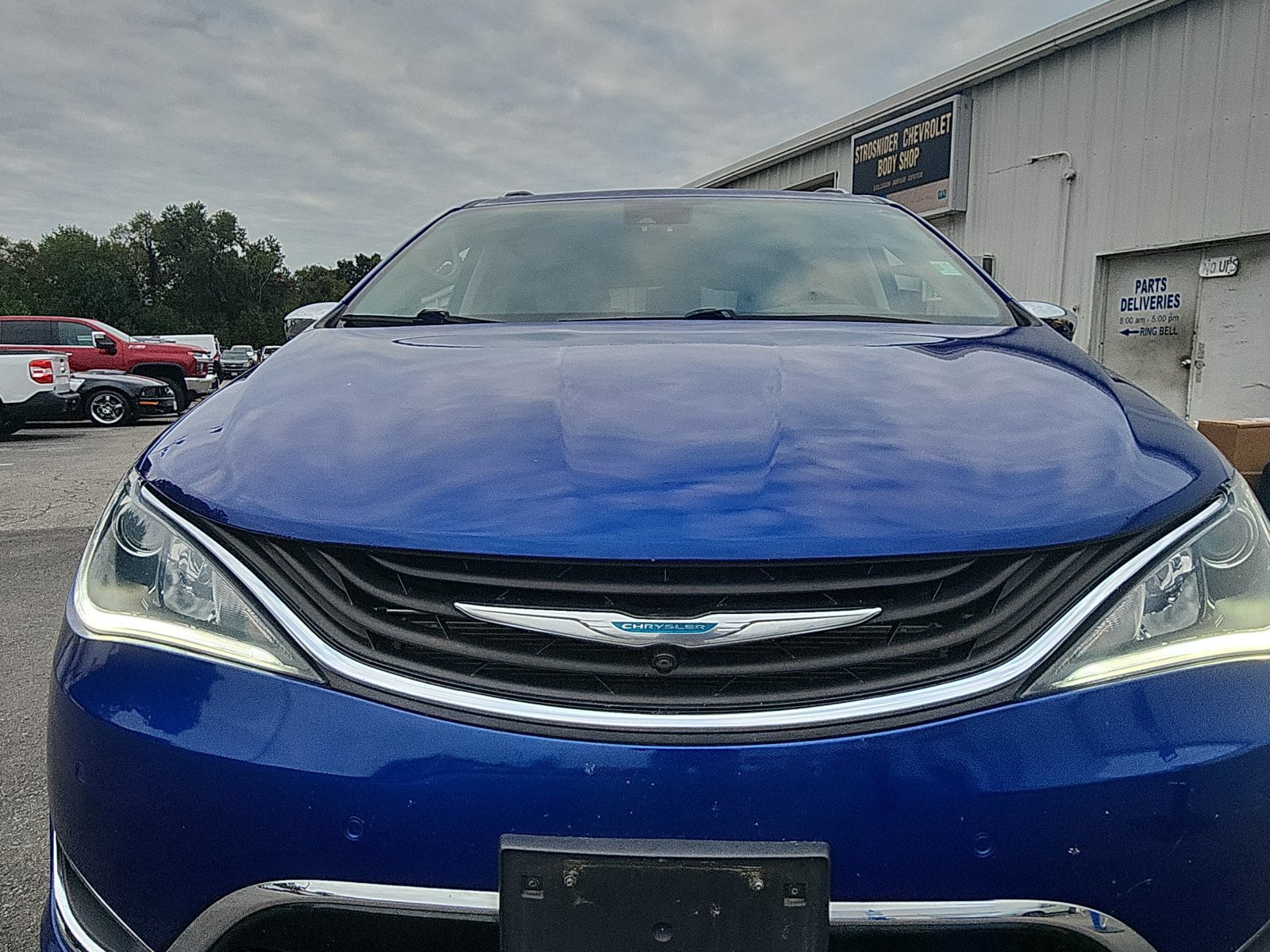 Used 2019 Chrysler Pacifica Limited w/ Advanced Safetytec Group FWD image 11