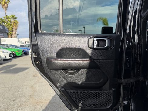 Used 2018 Jeep Wrangler Unlimited Rubicon w/ Steel Bumper Group image 21