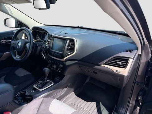 Used 2018 Jeep Cherokee Latitude image 13