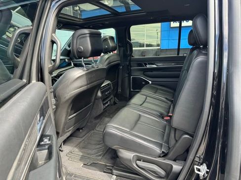 Used 2022 Jeep Wagoneer Series III w/ Premium Group I AWD/4WD image 10