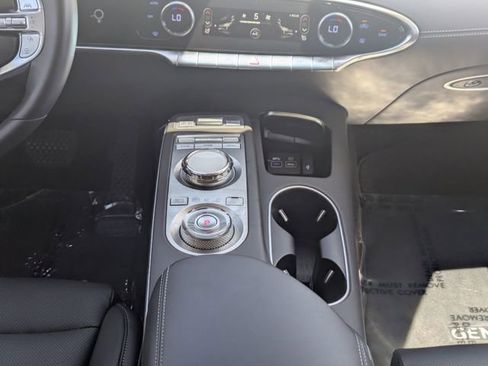 Used 2025 Genesis GV70 2.5T AWD/4WD image 18