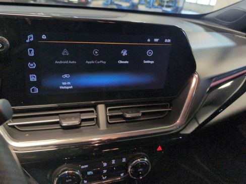 Used 2025 Chevrolet Trax RS w/ Driver Confidence Package image 13