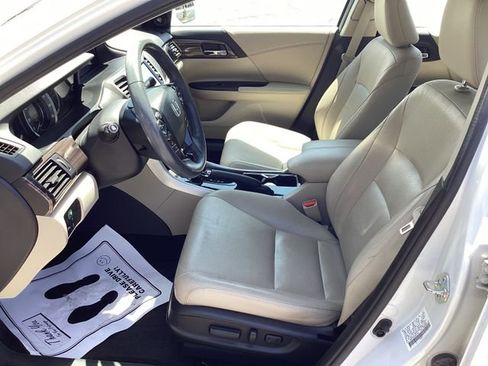 Used 2017 Honda Accord Touring image 13