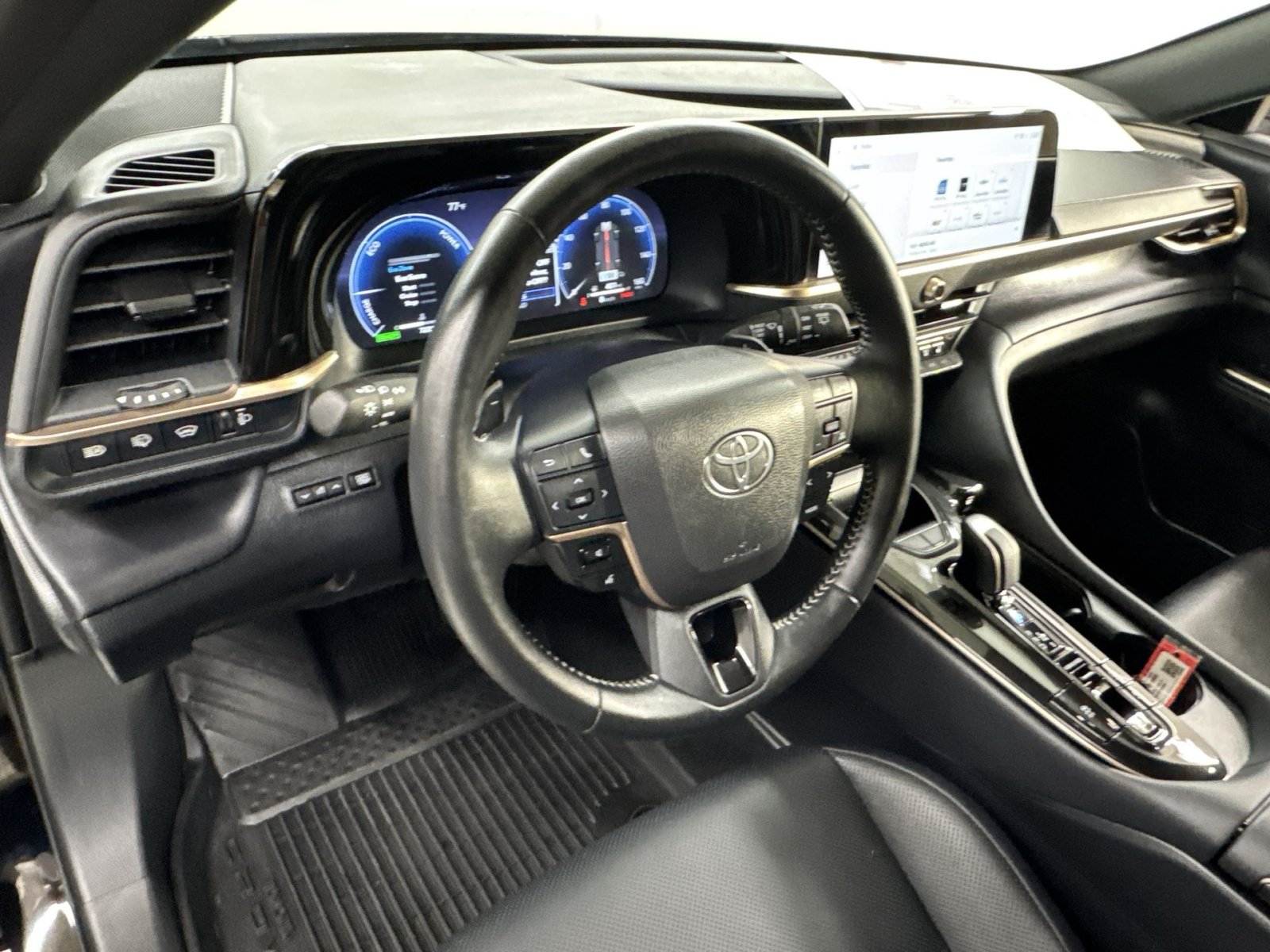 Used 2025 Toyota Crown Signia AWD/4WD image 13