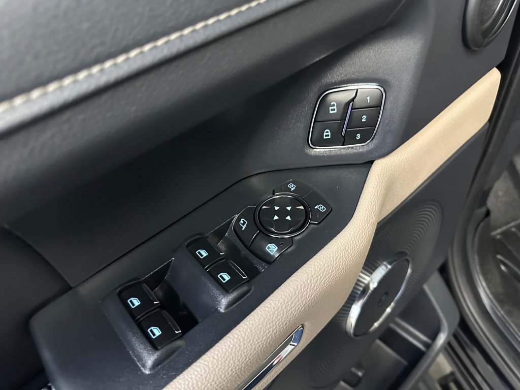 Used 2024 Ford Expedition Limited AWD/4WD image 9