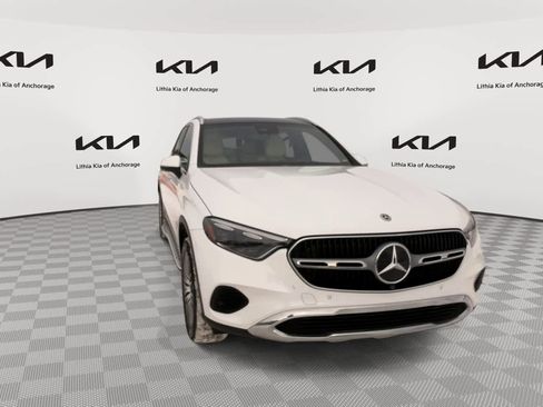 Used 2024 Mercedes-Benz GLC 300 4MATIC image 3