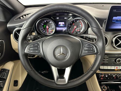 Used 2019 Mercedes-Benz GLA 250 4MATIC w/ Premium Package image 9