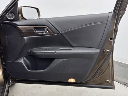 Used 2017 Honda Accord Hybrid Sedan image 31