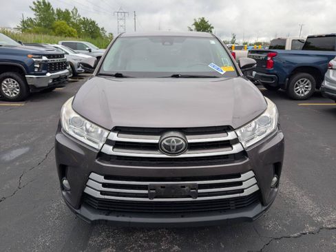 Used 2017 Toyota Highlander Plus AWD/4WD image 2