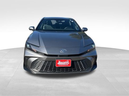 Used 2025 Toyota Camry SE image 8