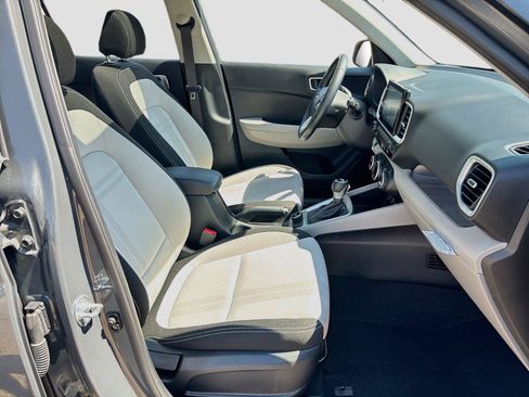 Certified 2025 Hyundai Venue SEL FWD image 27