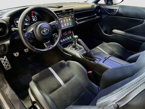 Used 2025 Toyota GR86 Premium w/ Performance Package RWD image 20