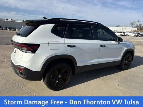 New 2026 Volkswagen Taos SE FWD image 2