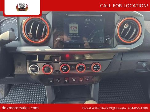 Used 2017 Toyota Tacoma TRD Off-Road AWD/4WD image 6